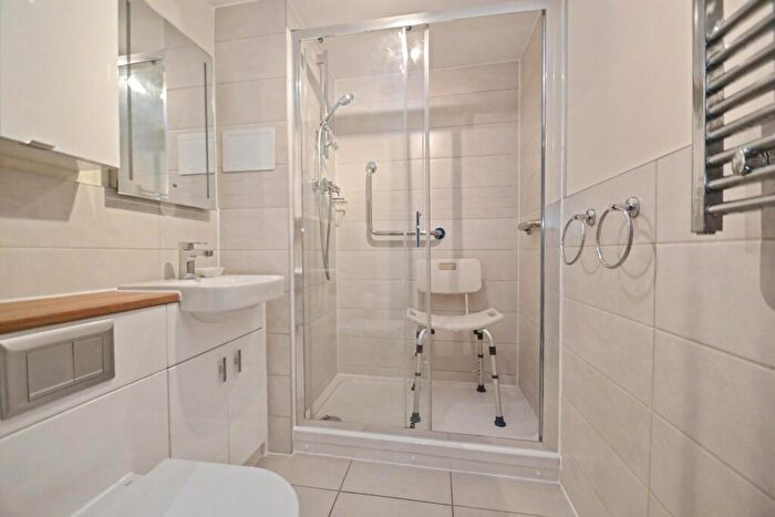 2 Bedroom Flat For Sale In Broadstone, BH18 - Photo 10