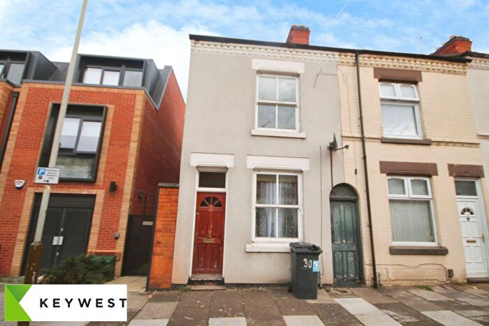 2 Bedroom Barn Conversion For Sale In Bruce Street, Leicester, LE3
