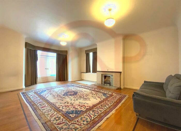 5 Bedroom Property To Rent In Park View Road, Ealing, W5