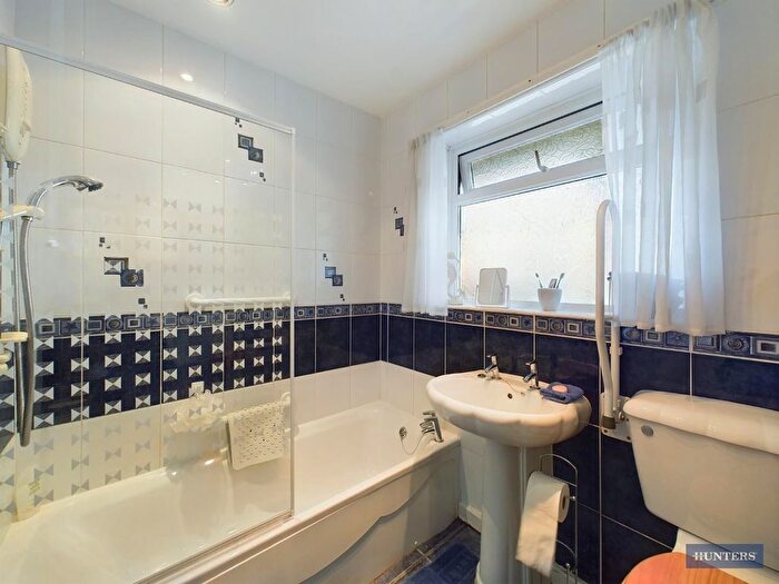 2 Bedroom Semi-detached Bungalow For Sale In Harewood Drive, Filey, YO14