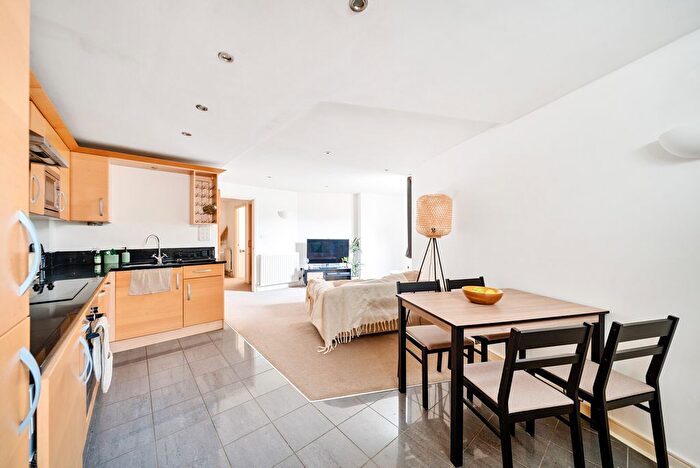 1 Bedroom Flat To Rent In High Street, Esher, KT10