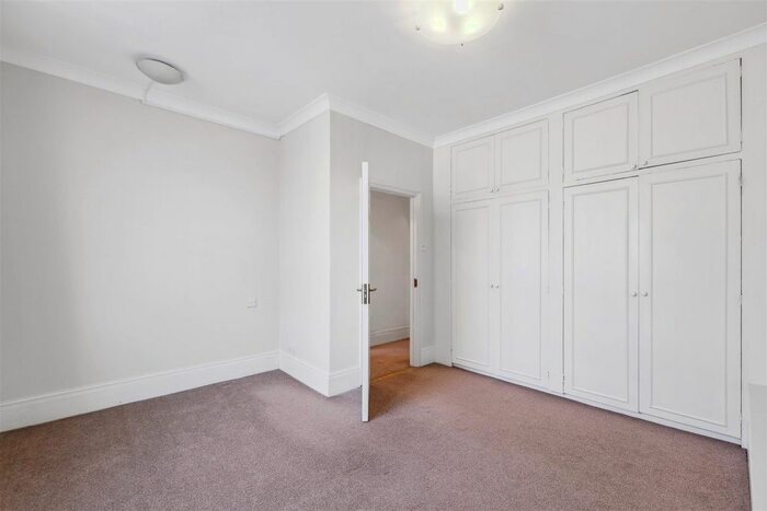 2 Bedroom Flat To Rent In Elsham Road, London, W14