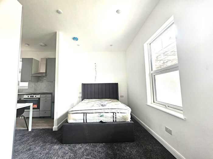 1 Bedroom Studio To Rent In Melrose Avenue, Willesden, NW2