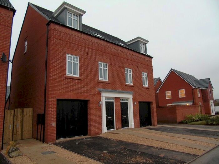 3 Bedroom Town House To Rent In Stapeley, Nantwich, Cheshire, CW5