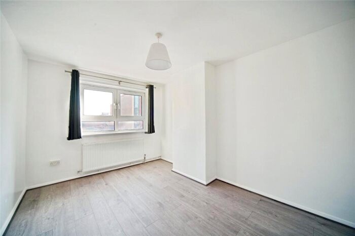 1 Bedroom Flat For Sale In Streatfeild Avenue, East Ham, London, E6