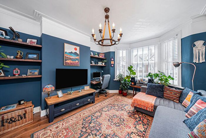 1 Bedroom Flat For Sale In Westborough Road, Westcliff-On-Sea, SS0