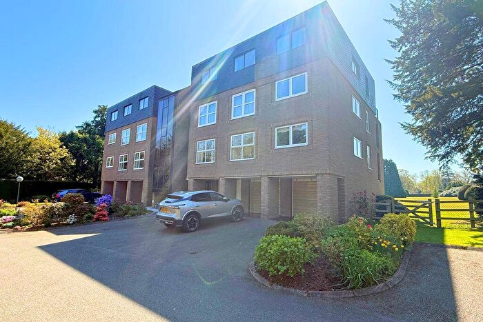 2 Bedroom Apartment For Sale In Lakeside, Little Aston, Sutton Coldfield, B74