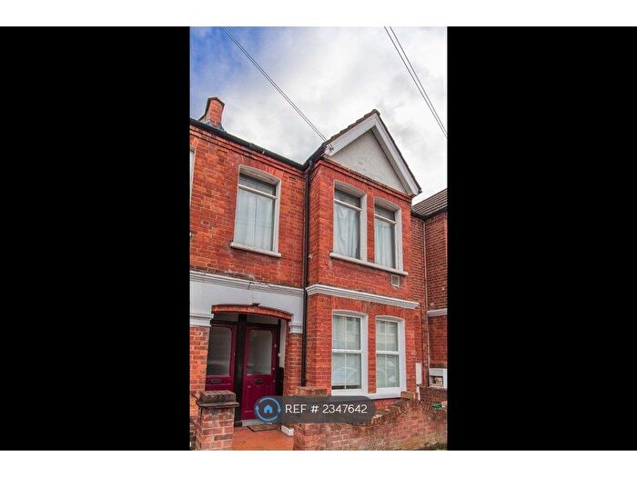 2 Bedroom Flat To Rent In Boyd Road, Colliers Wood, SW19