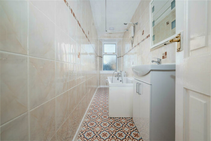 1 Bedroom Flat To Rent In Dempster Street, Greenock, PA15