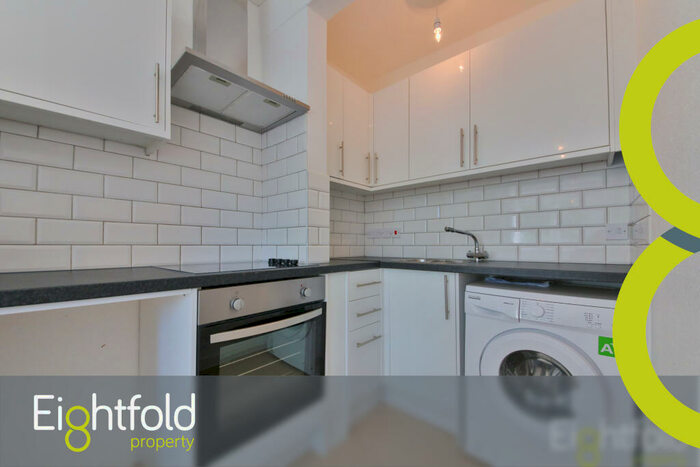 3 Bedroom Flat To Rent In Milner Road, Brighton, BN2