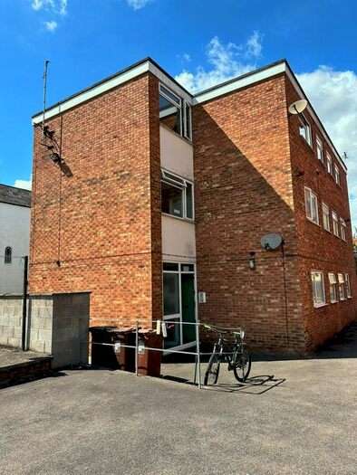 1 Bedroom Flat To Rent In Restel House, South Street, Banbury, OX16