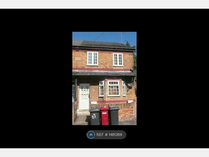 2 Bedroom Maisonette To Rent In The Crescent, Slough, SL1