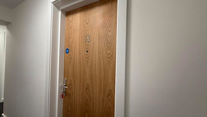 1 Bedroom Flat To Rent In Church Street, Dewsbury, WF13