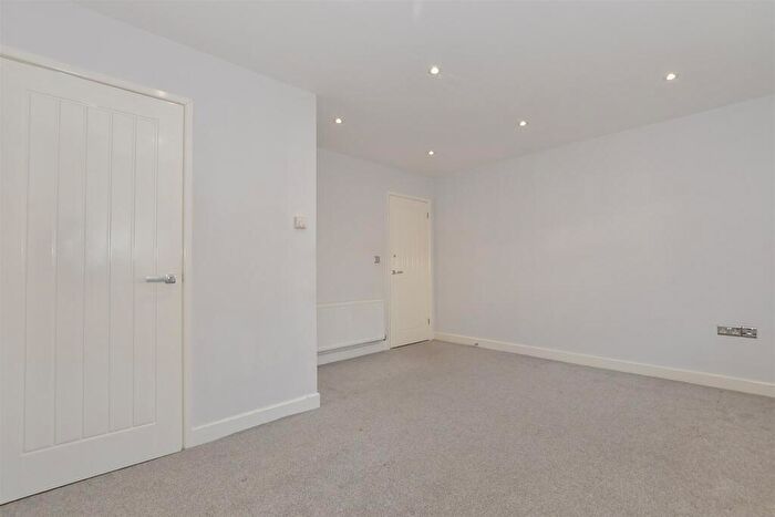 2 Bedroom Detached Bungalow For Sale In Stanhope Close, Maidstone, Kent, ME14