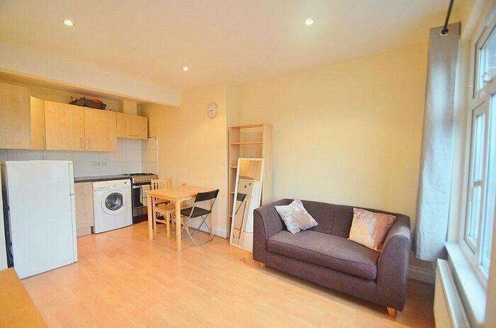 2 Bedroom Flat To Rent In Finchley Road, Temple Fortune, NW11