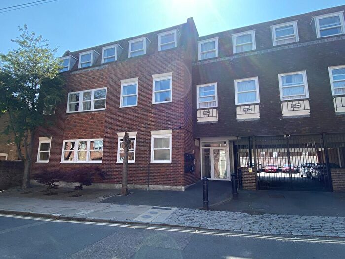 2 Bedroom Apartment To Rent In Crow Lane, Rochester., ME1