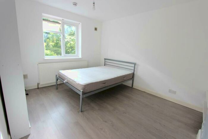 1 Bedroom Apartment To Rent In Goldings Crescent, Hatfield, AL10