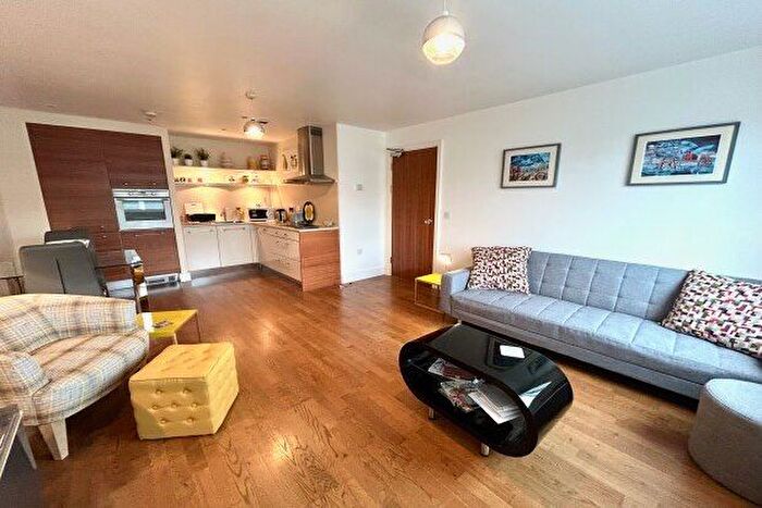 1 Bedroom Flat To Rent In Falcon Drive, Caerdydd, CF10