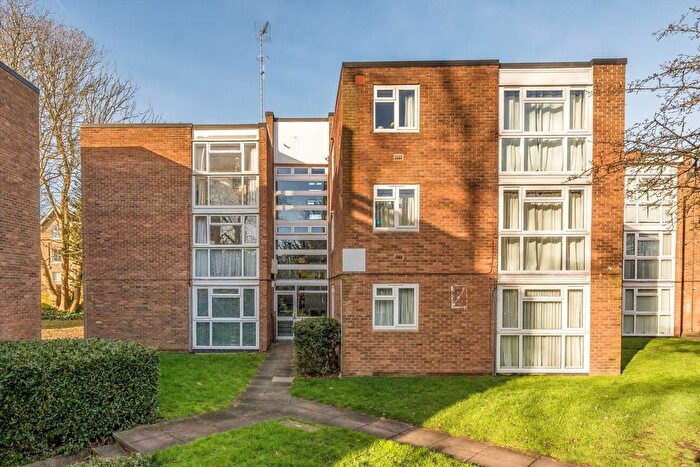 2 Bedroom Flat For Sale In Alexander Close, Strawberry Hill, TW2