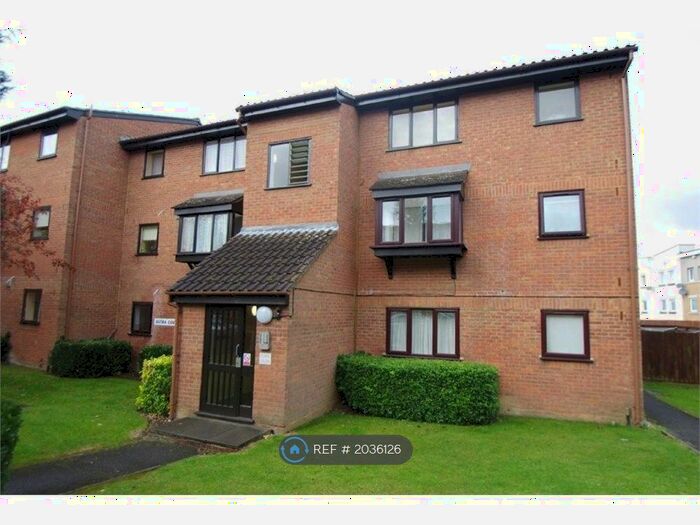 Studio To Rent In King George's Avenue, Watford, WD18