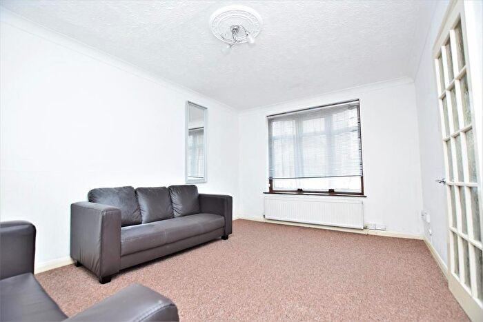 2 Bedroom End Of Terrace House To Rent In Wren Road, Dagenham, RM9