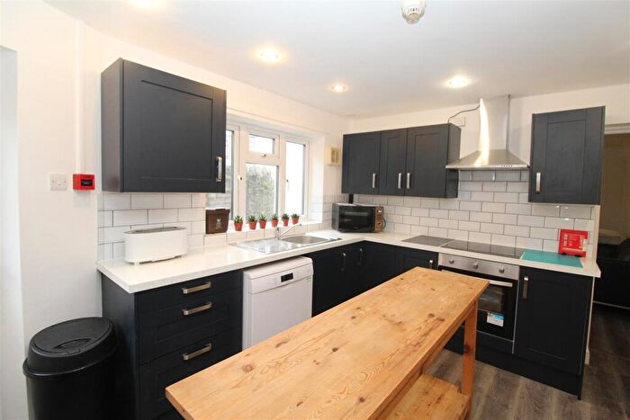 6 Bedroom House To Rent In Thesiger Street, Cathays, Cardiff, CF24