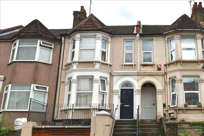 Studio To Rent In Priory Hill, Dartford, DA1