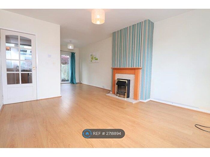 3 Bedroom Terraced House To Rent In Springfield Rise, Horsforth, Leeds, LS18