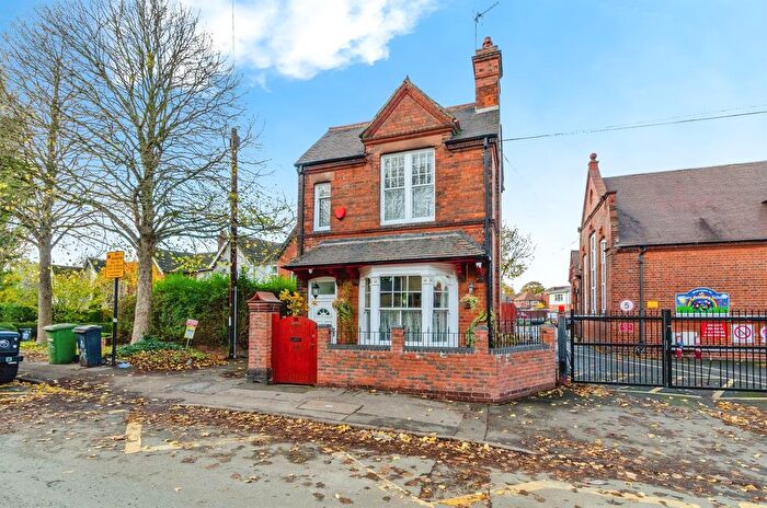 3 Bedroom Detached House For Sale In Hillary Street, Walsall, WS2