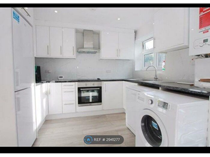 3 Bedroom Flat To Rent In Tangmere Gardens, Northolt, UB5