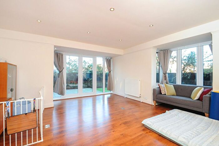 2 Bedroom Property To Rent In Trinity Road, Wimbledon, London, SW19
