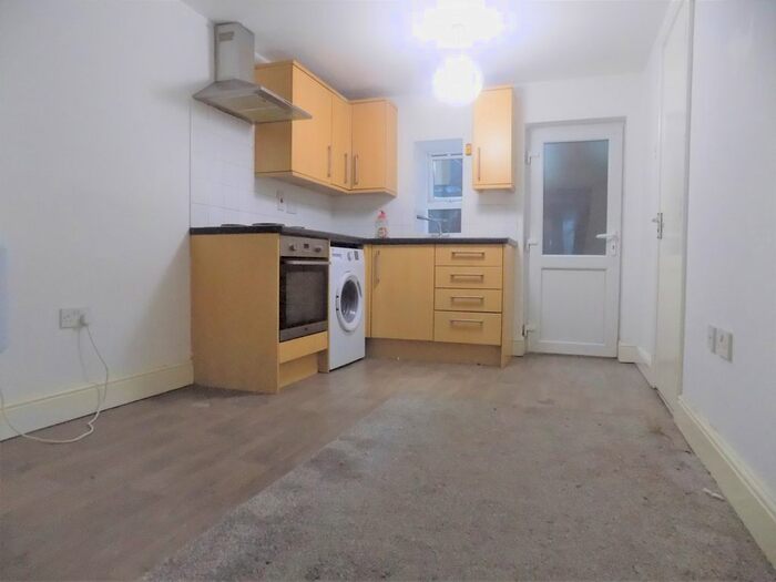 1 Bedroom Flat To Rent In Buxton Road, Luton, Bedfordshire LU1
