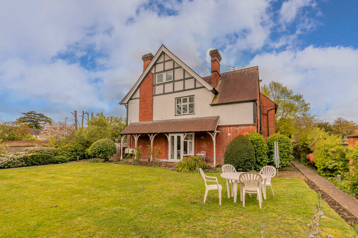 2 Bedroom Apartment To Rent In Queens Road, SL3