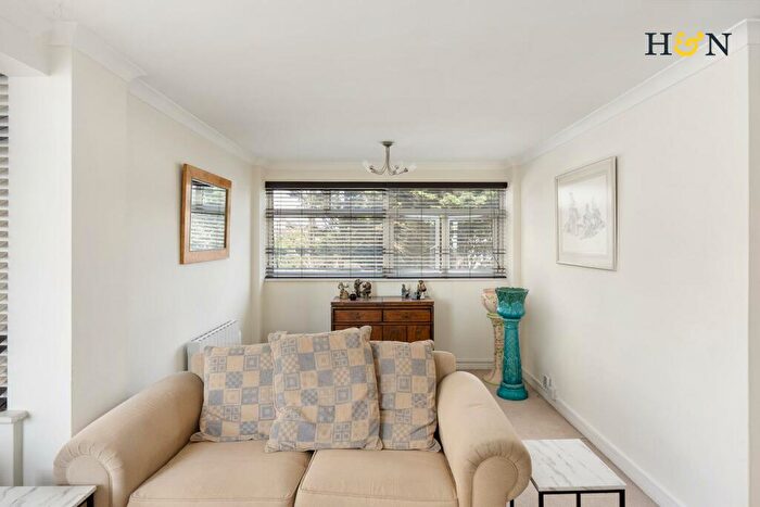 1 Bedroom Flat For Sale In Kingsway, Hove, BN3
