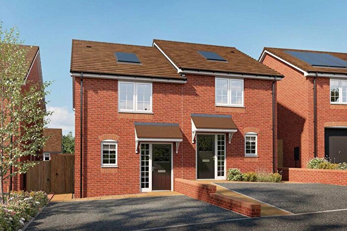 2 Bedroom Semi Detached House For Sale In Banbury Road, Warwick, Warwickshire, CV34