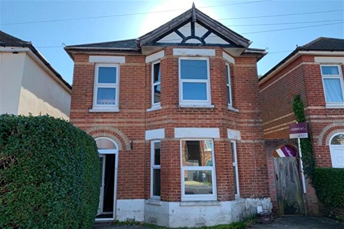 6 Bedroom House To Rent In Bedroom Detached House In Winton, BH9