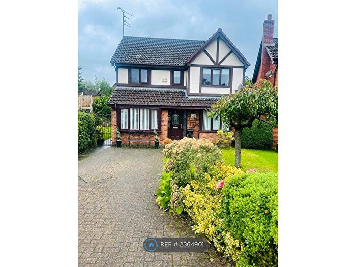 5 Bedroom Detached House To Rent In The Green, Rochdale, OL11