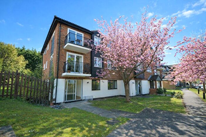 2 Bedroom Apartment To Rent In Birchend Close, South Croydon, Surrey, CR2