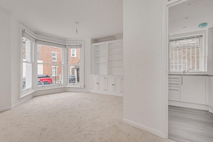 1 Bedroom Flat To Rent In Waldemar Avenue, Parsons Green, SW6