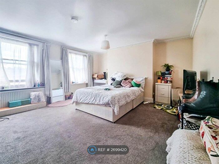 5 Bedroom Terraced House To Rent In New Road, Chatham, ME4