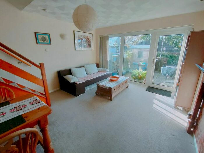 2 Bedroom Property To Rent In Warren Crescent, Southampton, SO16