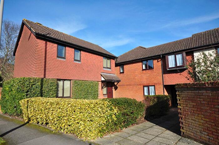 3 Bedroom Terraced House For Sale In Tylsworth Close, Amersham, HP6