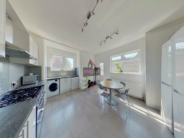 7 Bedroom House To Rent In Weaste Lane, Salford, M5