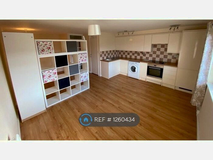 Studio To Rent In Long Meadow, Aylesbury HP21