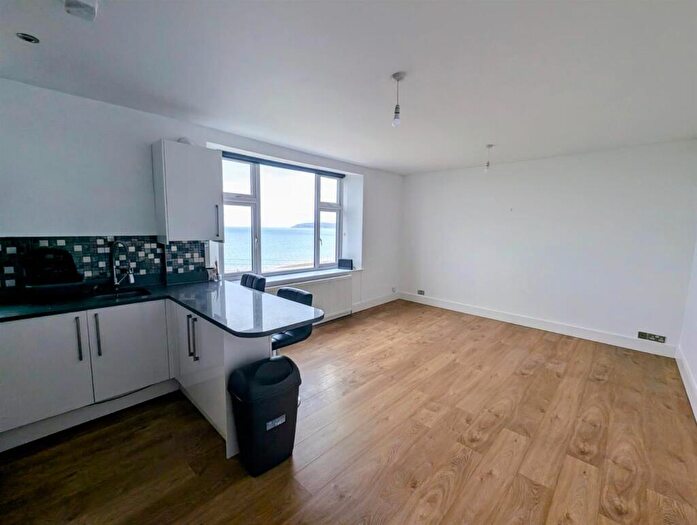 2 Bedroom Apartment To Rent In London House, Penmaenmawr, LL34