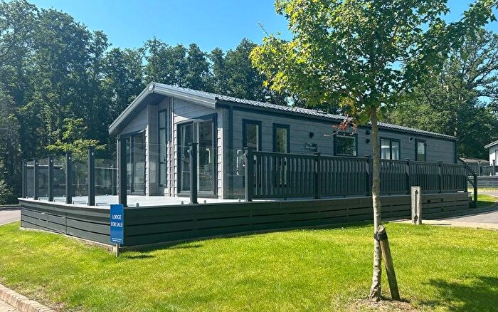 3 Bedroom Mobile/park Home For Sale In Landford, Salisbury, SP5