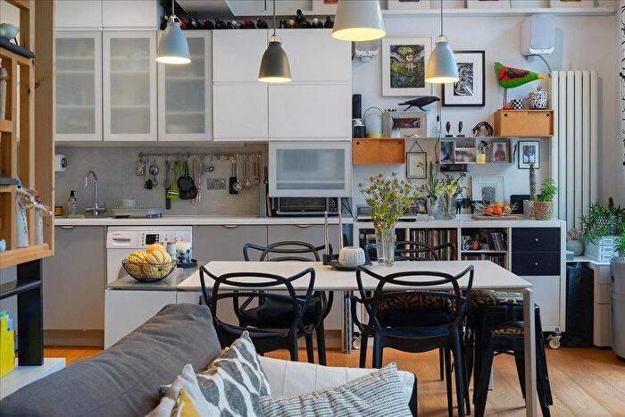 2 Bedroom Flat For Sale In Castletown Road, West Kensington, London, W14