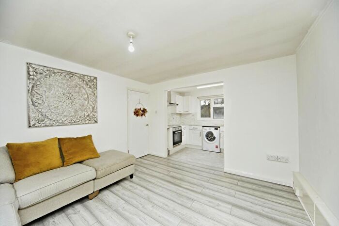 1 Bedroom Flat For Sale In The Lawns, London, SE19