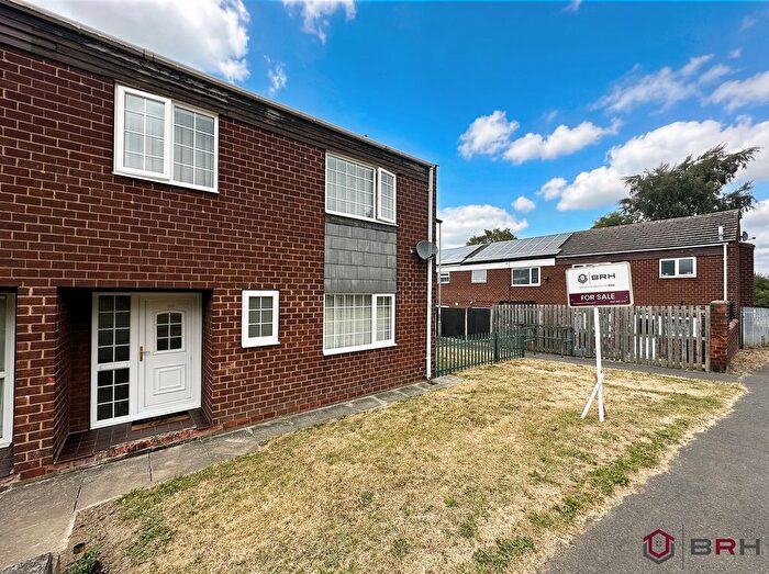 3 Bedroom End Of Terrace House For Sale In Clover Walk, Rotherham, S63