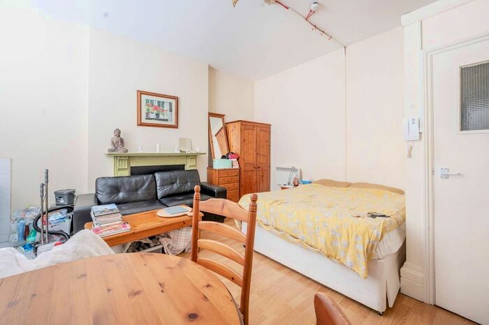 Studio To Rent In De Vere Gardens, South Kensington, London, W8